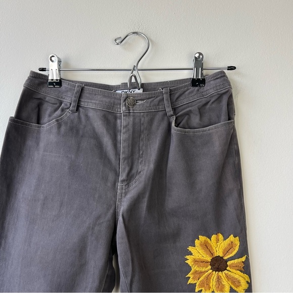 DKNY Vintage Y2K Floral Embroidered Patchwork Gray Flare Jeans - Picture 5 of 8
